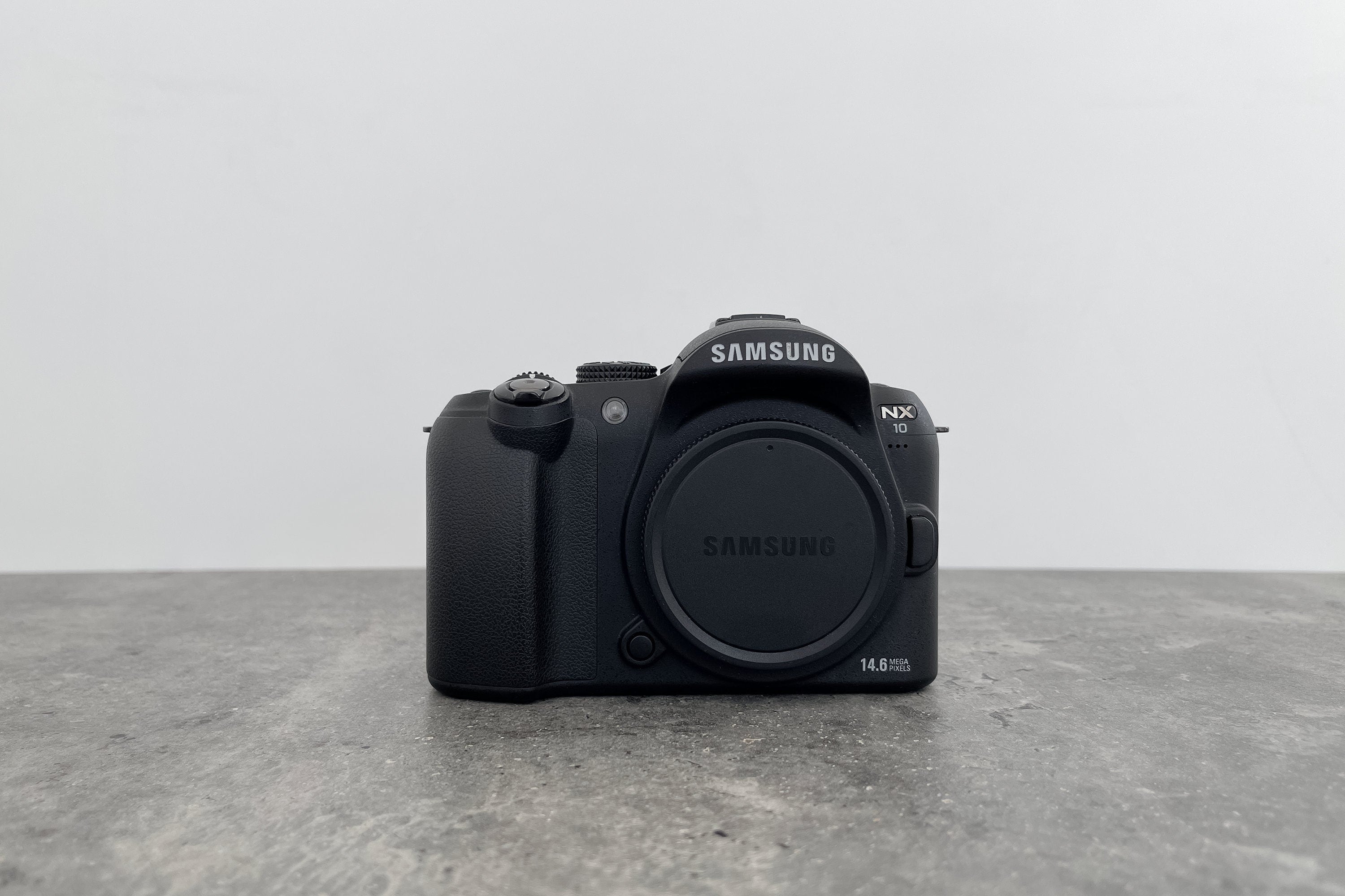 Digital Camera Samsung NX 10 / Mirrorless Camera / Samsung Digital Camera